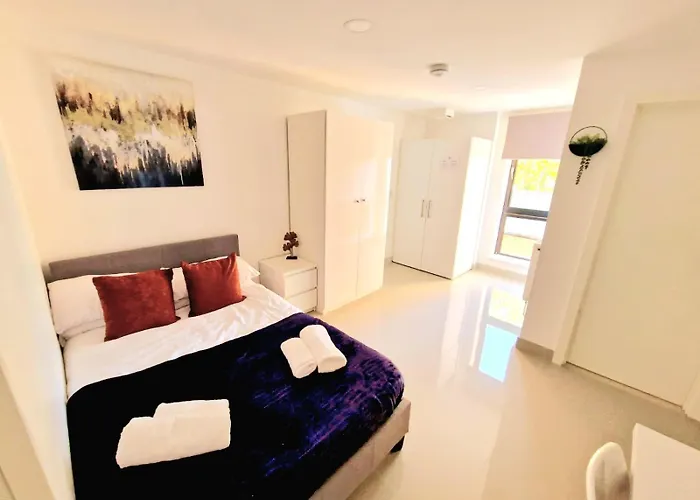 Гостевой дом En-suites - Retreat With Kitchenette- Lgi Hospital- Free 5g Wifi & Netflix- - Contractors - Short 3*