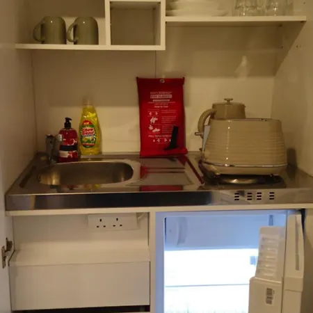 Guest house En-suites - Leeds Retreat With Kitchenette- Lgi Hospital- Free 5g Wifi & Netflix- - Contractors - Short Leeds (West Yorkshire)